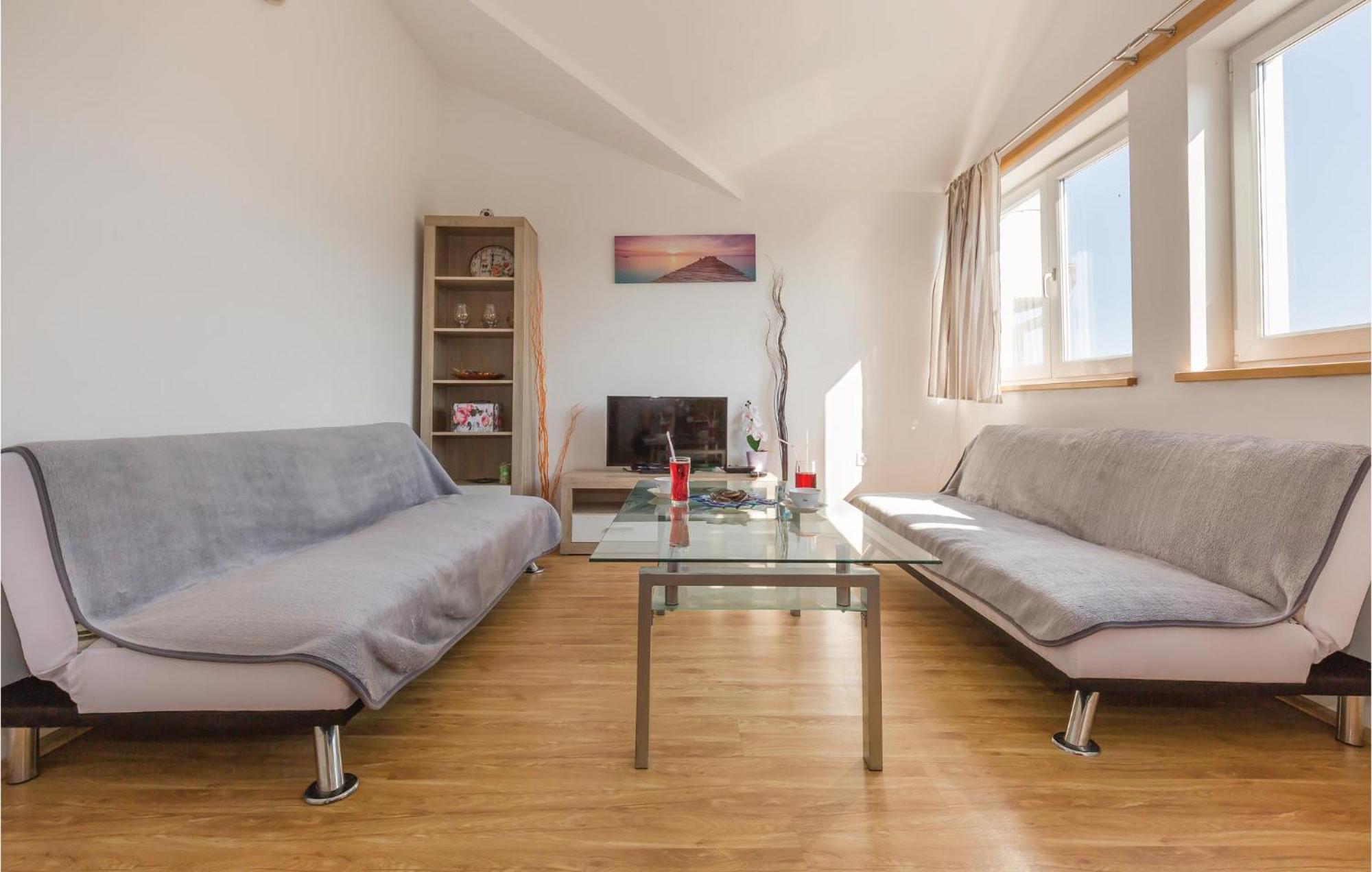 Lovely Apartment In Ugljane With Kitchen Kültér fotó