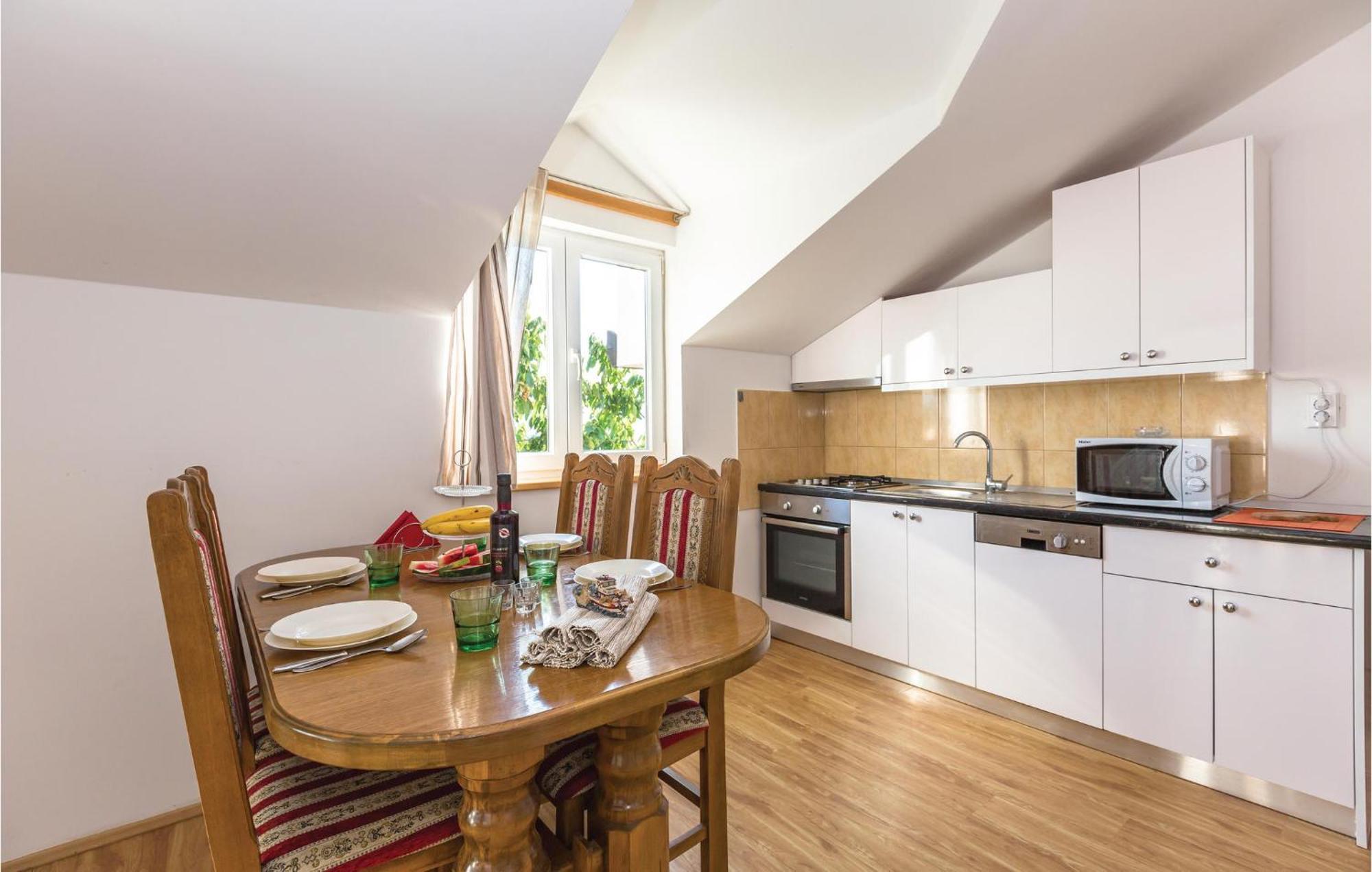 Lovely Apartment In Ugljane With Kitchen Kültér fotó